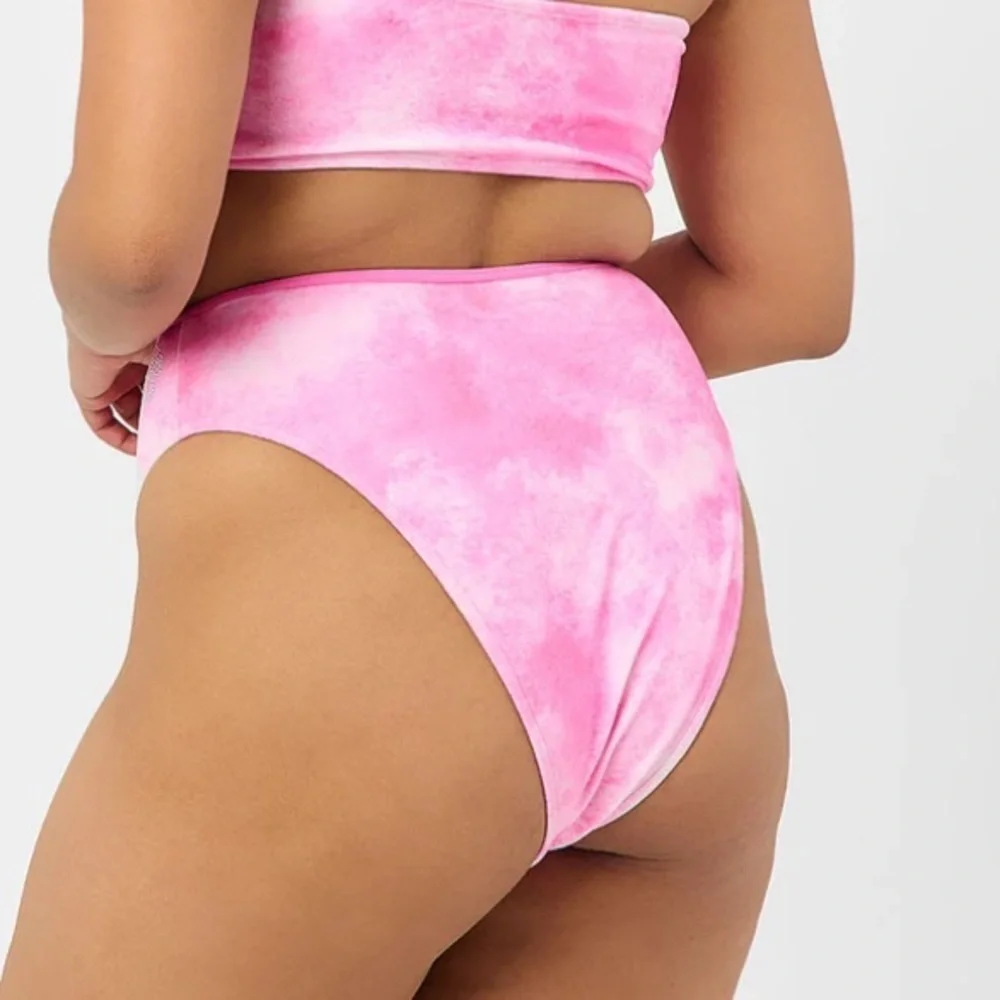 Frankies Bikinis new without